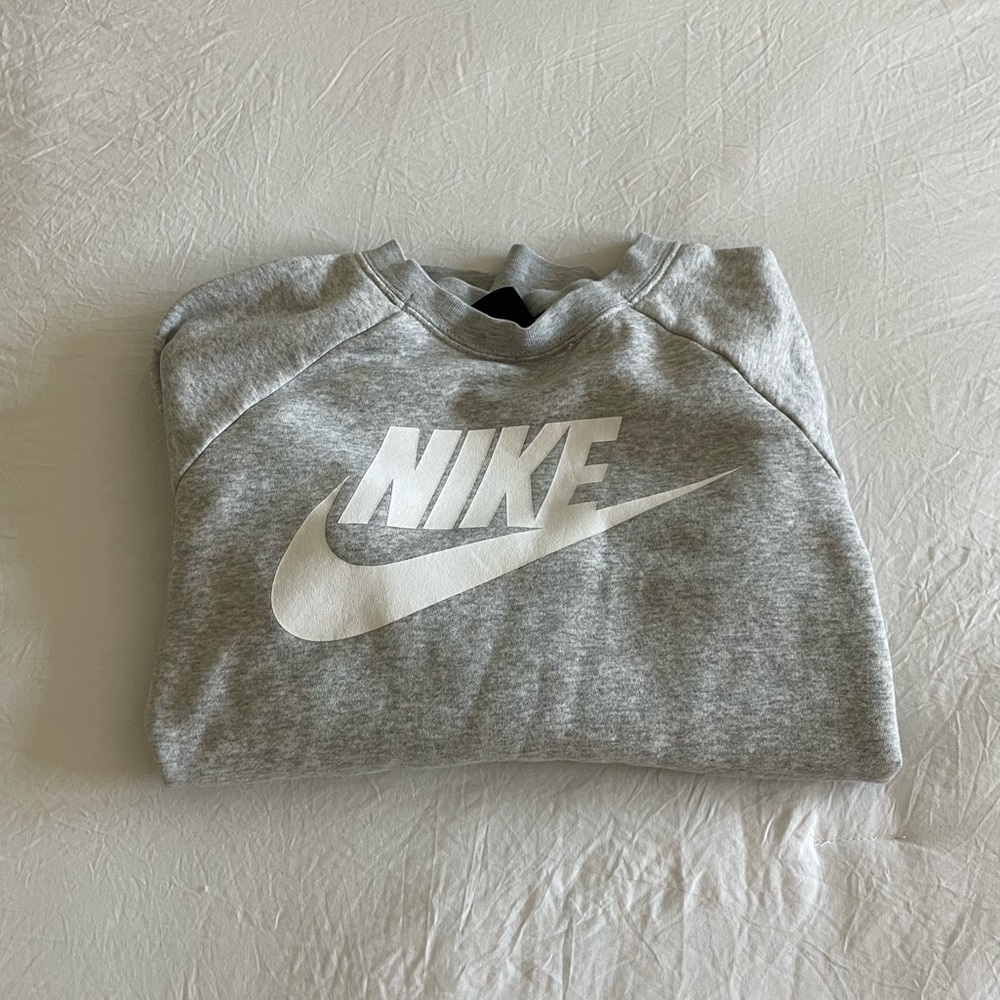 nike sweatshirt